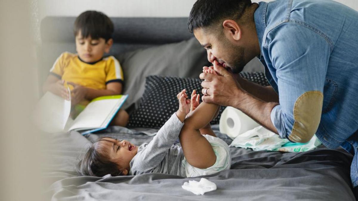 GUARDA Y CUSTODIA Los hijos son el asunto más delicado a la hora de formalizar una ruptura. Son muchas las cuestiones a tener en cuenta: quién tendrá la guarda y custodia, la patria potestad, el régimen de visitas, el disfrute de la vivienda familiar, la pensión a pagar, etcétera. Lo mejor es que exista un acuerdo entre ambos progenitores que pueda satisfacer sus intereses y al mismo tiempo garantice el desarrollo de una vida plena para los menores. Sin embargo, estas circunstancias pueden ser objeto de graves desacuerdos que habrá que tratar ante el juez. Para evitar situaciones desagradables para toda la familia, lo mejor es acudir de la mano de especialistas como los de Abogados M.A.L.